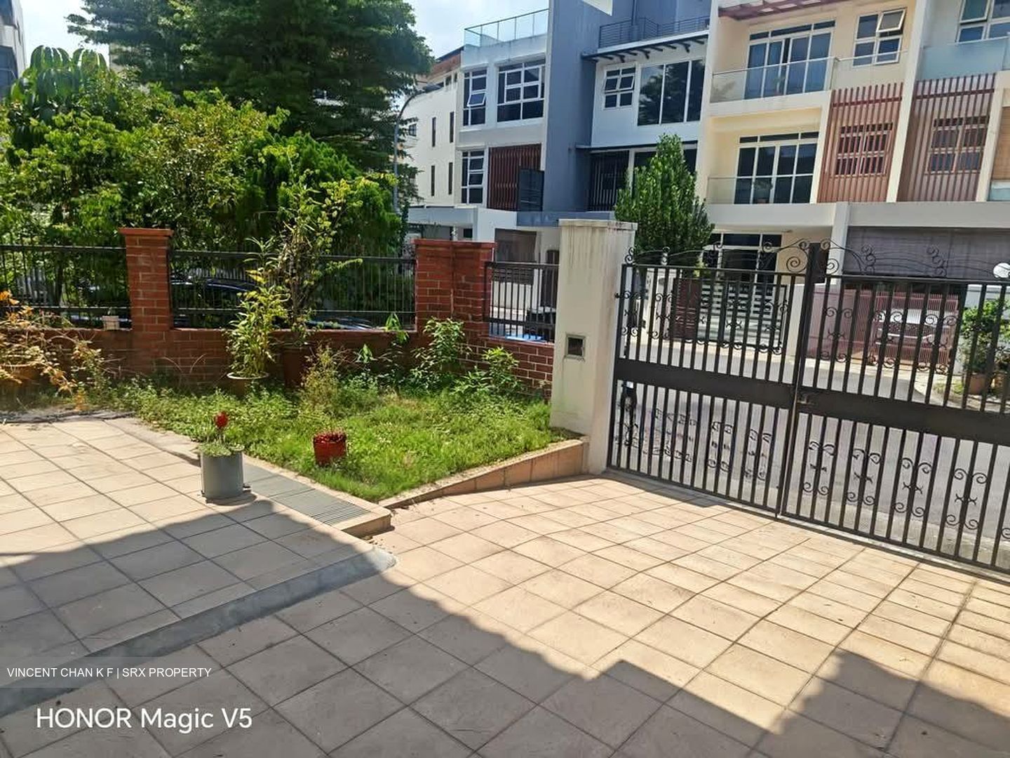 Highland Road (D19), Terrace #564777961